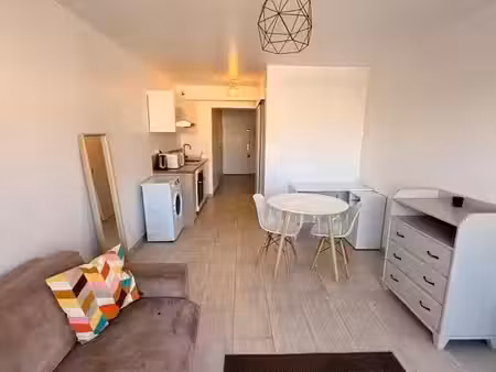 location appartement 1 pièce 29 m² à marseille 8 (13008)