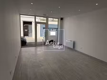 location commerce moret-loing-et-orvanne 77250 82m²