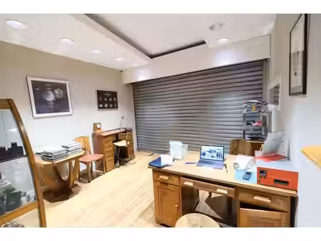 location commerce 54m²