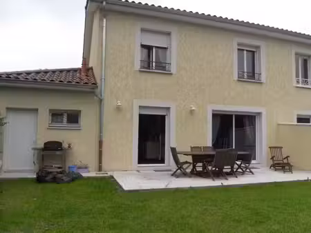 location maison 5 pièces 106 m² à chassieu (69680)