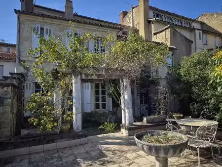 centre historique d'auch  maison bourgeoise d'exception et son écrin de verdure