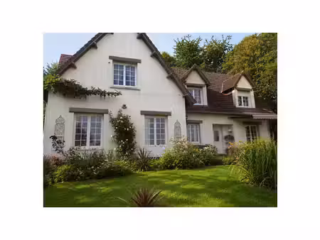 amoureux de nature  cette maison familiale de 176 m² est faite p