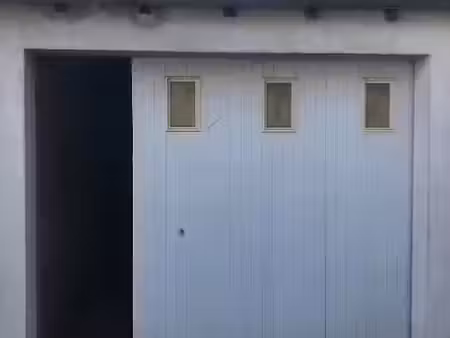 location parking 30.88 m² à saintes (17100)  80 €