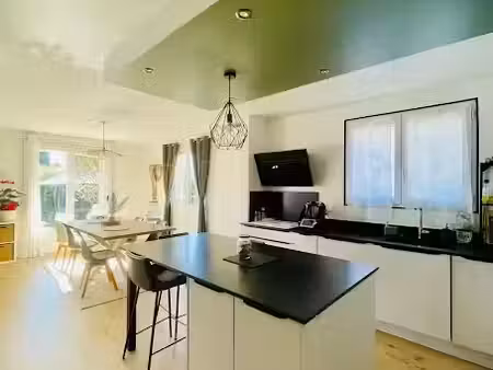 location meublée maison 6 pièces 141.3 m² à les matelles (34270)  2 170 €
