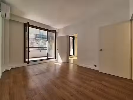location locaux professionnels 1 pièce 57.23 m² à nantes (44000)  1 300 €