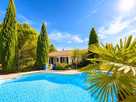 maison de plain-pied 4 chambres avec piscine garage et dépendance