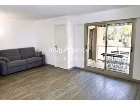 appartement de 39m² avec parking à cavalaire-sur-mer