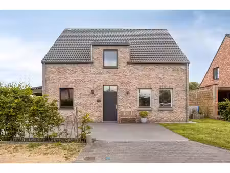 huis te koop in oostkamp met 4 slaapkamers