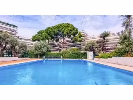 à deux pas d’antibes et juan-les-pins – studio cabine en résidence sécurisée avec parc et.