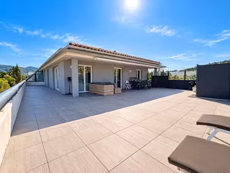 mandelieu-la-napoule  penthouse de type 4 pièces avec terrasse et garages