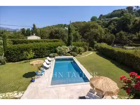 villa contemporaine rénovée au calme à saint-paul-de-vence
