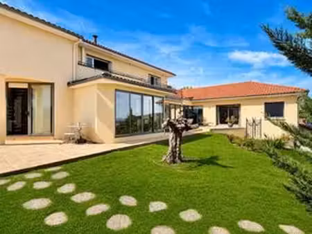 villa de 13 pièces de luxe en vente châteaugay  auvergne-rhône-alpes