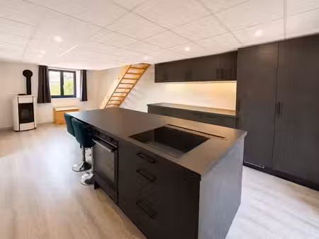 splendide t3 de 90m2 avec terrasse et stationnements