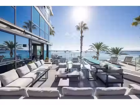 cannes palm beach — exceptionnel triplex de 462m2 en front de mer avec terrasses et...