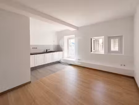appartement spacieux et rénové dans le centre ville d'orange