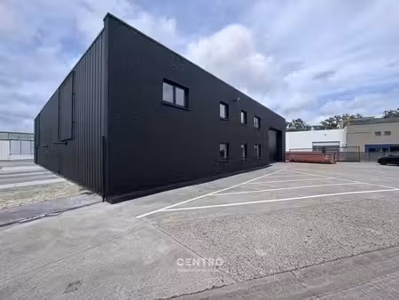modern kantoorruimte te huur met ruime parkeergelegenheid voor de deur. op toplocatie in o