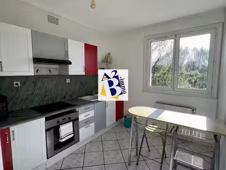 angouleme  appt t3  garage.