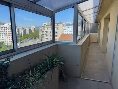 prox caserne de bonne  t4 de 100m2 en dernier étage avec vue et vérandas