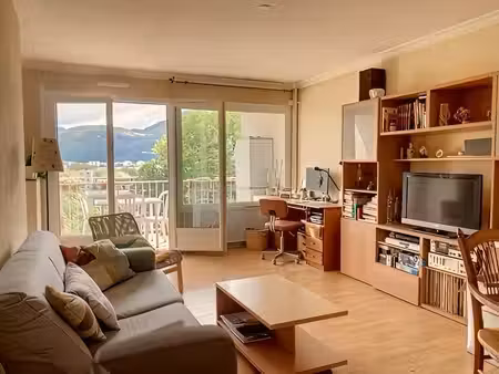 t4 résidence donnant sur parc avec terrasse vue superbe belledonne