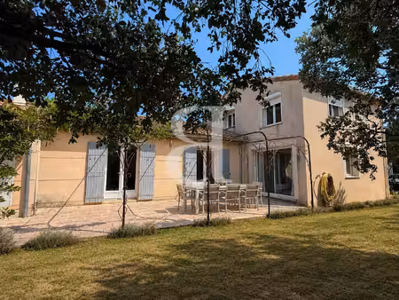 villa avec piscine et terrain région taulignan