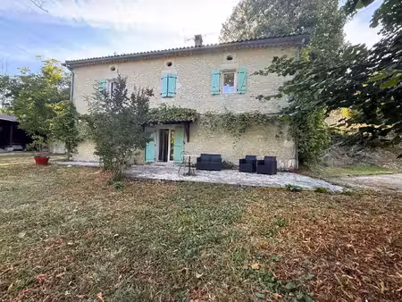 dans la campagne de lauzerte - belle maison en pierre composée de deux logements  idéale..