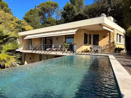 très belle villa contemporaine avec piscine