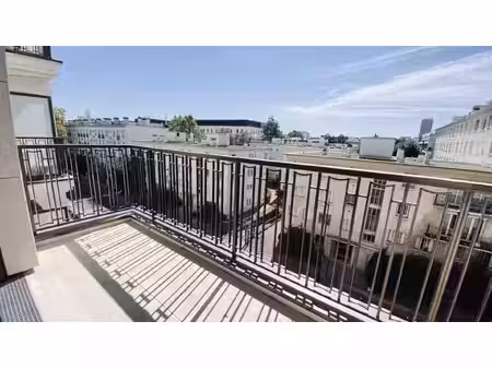 immeuble neuf avec piscine & salle de sport
