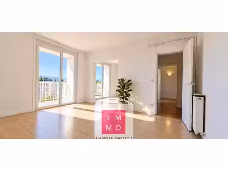 appartement t3 de 74 m² avec belle vue sur les pyrénées