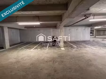 4 parkings couverts  spécial investisseur