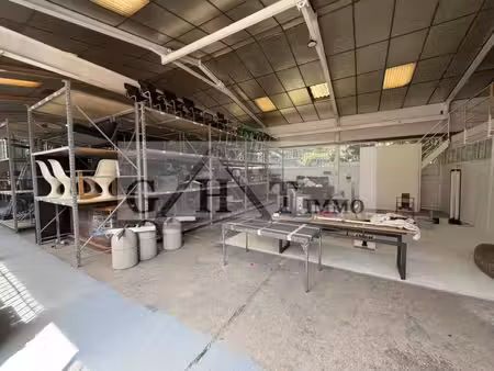 location local commercial