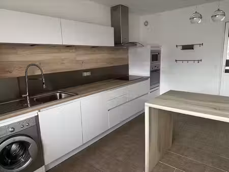 très bel appartement avec balcon