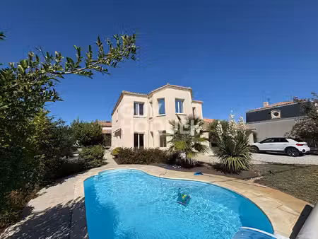 propriété familiale de 225 m² avec piscine et garage