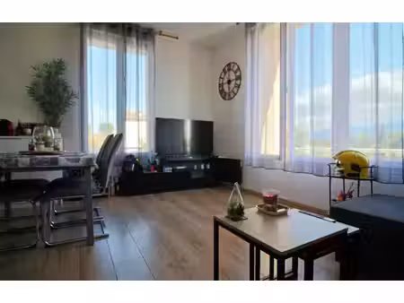 à louer : appartement de 2 pièces à elne  idéal pour les amateurs de soleil et de croissan