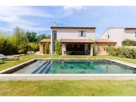 villa moderne 5 pièces avec piscine et jardin