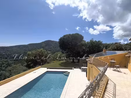 villa avec vue exceptionnelle à vendre à la garde freinet