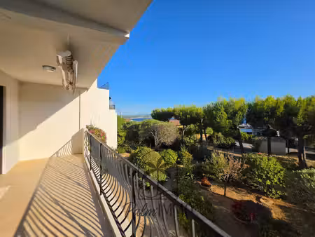 exclusivité bandol : t3 traversant lumineux avec terrasse vue mer