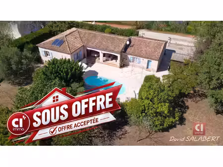 garéoult -villa à vendre de plain-pied avec piscine  studio et double garage