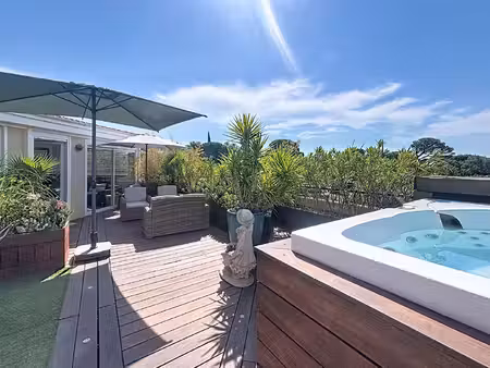 frejus - villa sur le toit ? t4 de 103 m² ? terrasse de plus de 50 m² avec jacuzzi