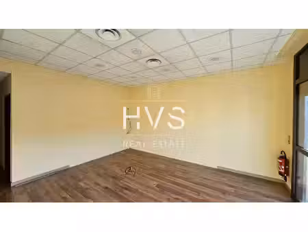 location local commercial 79m² aix en provence 90ème