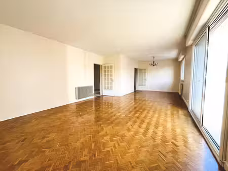 bel appartement 3 chambres en centre ville