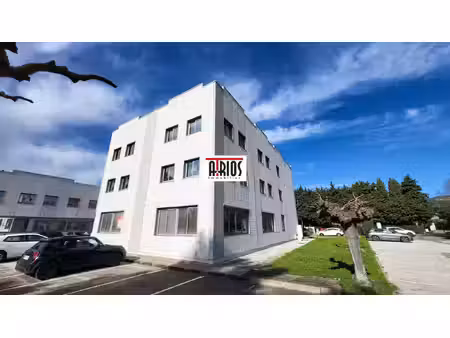 location local professionnel 200m² six fours les plages 83140