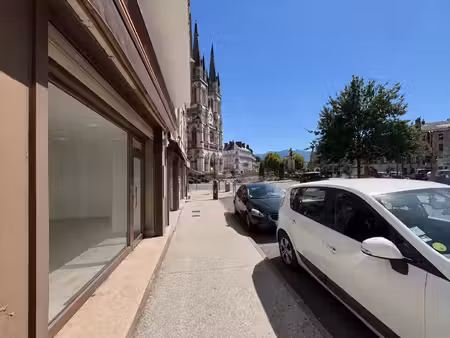 location commerce 2 pièces 73 m² à voiron (38500)