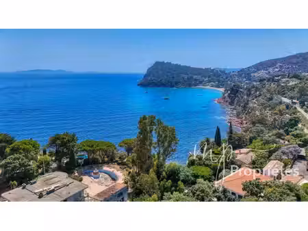a vendre maison rayol canadel sur mer. propriété 300m² vue mer piscine proche plage