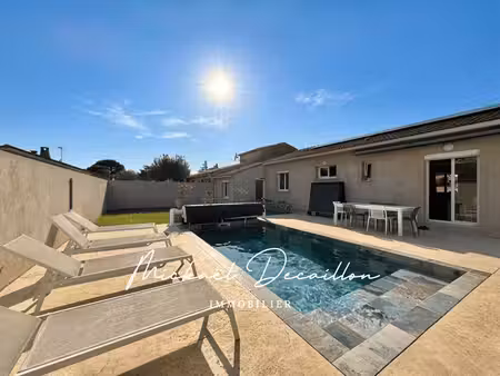 maison entièrement rénovée avec piscine