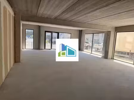 location commerce aubagne 13400 72m²