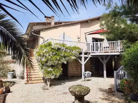 charmante propriété de 2 chambres et 2 salles de bains à aubeterre  avec vue...