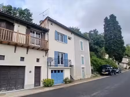 propriété de 2 chambres située dans un village très prisé.