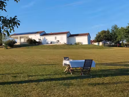 coup de coeur pour cette magnifique maison avec piscine et v