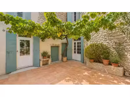 eyragues ? maison de caractère de 210 m² avec cour intérieure de 50 m²  4 chambres et...