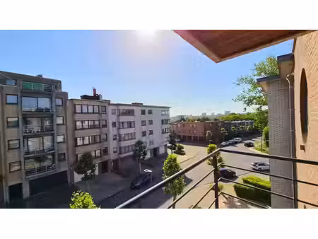 appartement directement hab. & garage & parking! peb quasi a